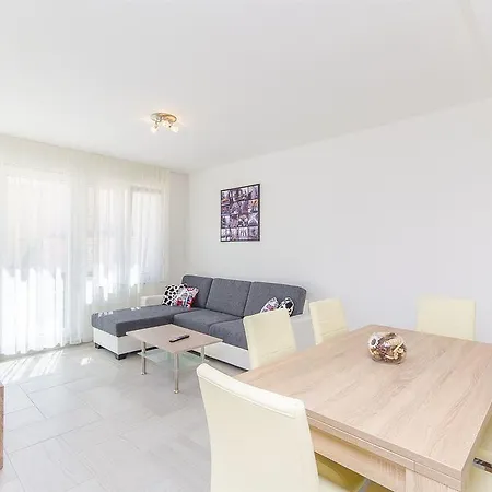 Nena Apartman *